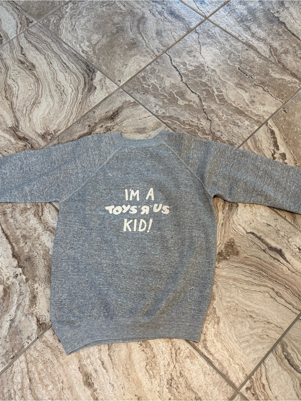 True Vintage 1983 Toys R Us Kid Sweatshirt Grey Steinwurtzel Raglan USA Large